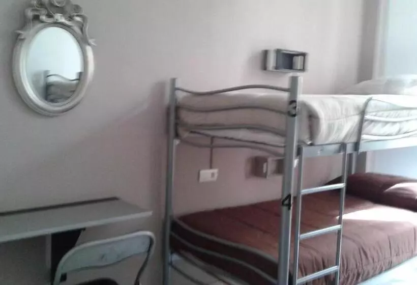 اتاق چهار تخته با دستشویی مشترک, Granada Old Town Hostel