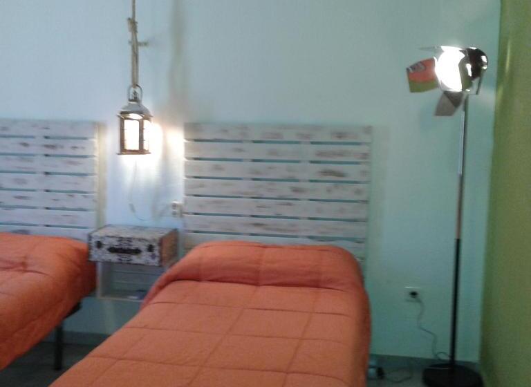 اتاق استاندارد یک تخته با سرویس بهداشتی مشترک, Granada Old Town Hostel