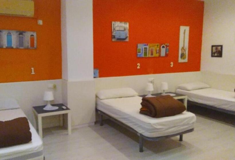 تختخواب در اتاق مشترک, Granada Old Town Hostel