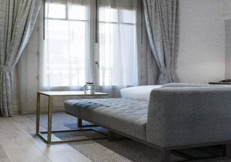 اتاق لوکس با تخت بزرگ, Doubletree By Hilton Madrid Prado