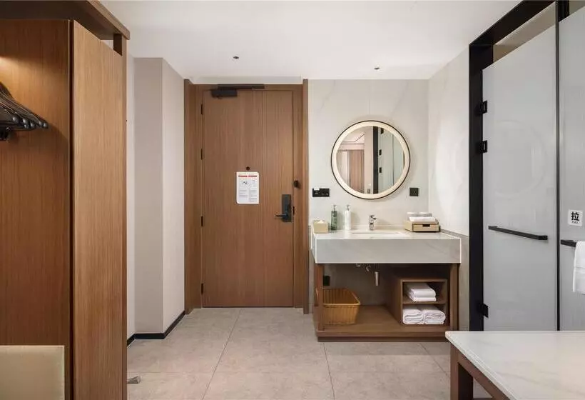 اتاق لوکس با تخت بزرگ, Doubletree By Hilton Madrid Prado