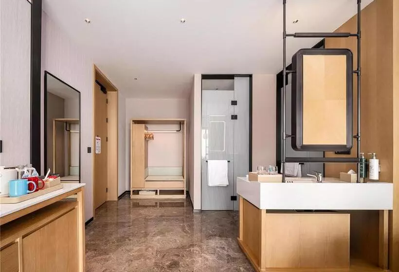 اتاق لوکس با تخت بزرگ, Doubletree By Hilton Madrid Prado