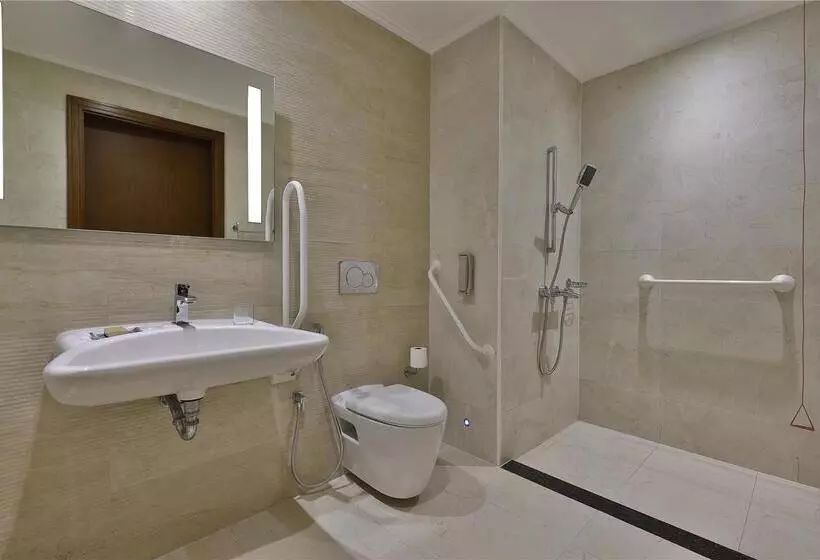 اتاق استاندارد با تخت بزرگ برای معلولان, Doubletree By Hilton Madrid Prado