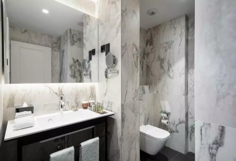 اتاق لوکس با تخت بزرگ, Doubletree By Hilton Madrid Prado