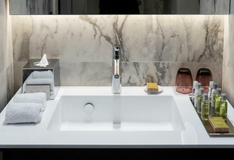 اتاق لوکس با تخت بزرگ, Doubletree By Hilton Madrid Prado