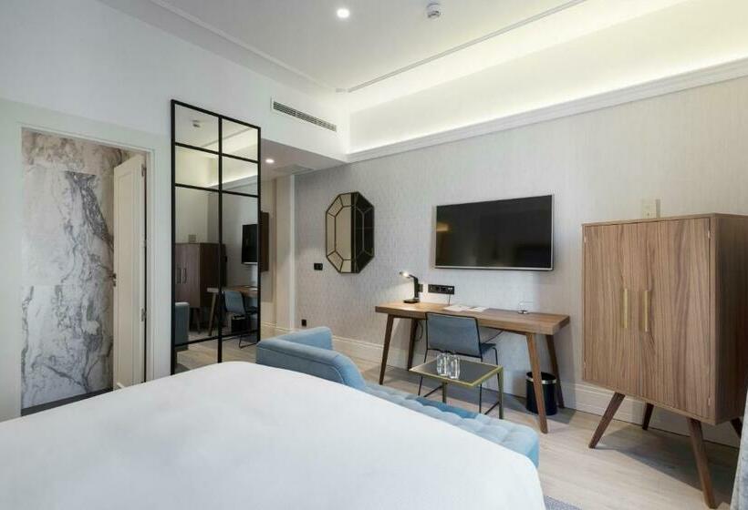 اتاق لوکس با تخت بزرگ, Doubletree By Hilton Madrid Prado
