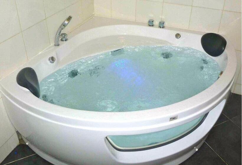 سوئیت با وان آب گرم, Détente Hôtel