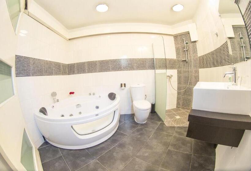 سوئیت با وان آب گرم, Détente Hôtel