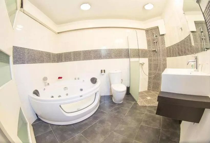 سوئیت با وان آب گرم, Détente Hôtel