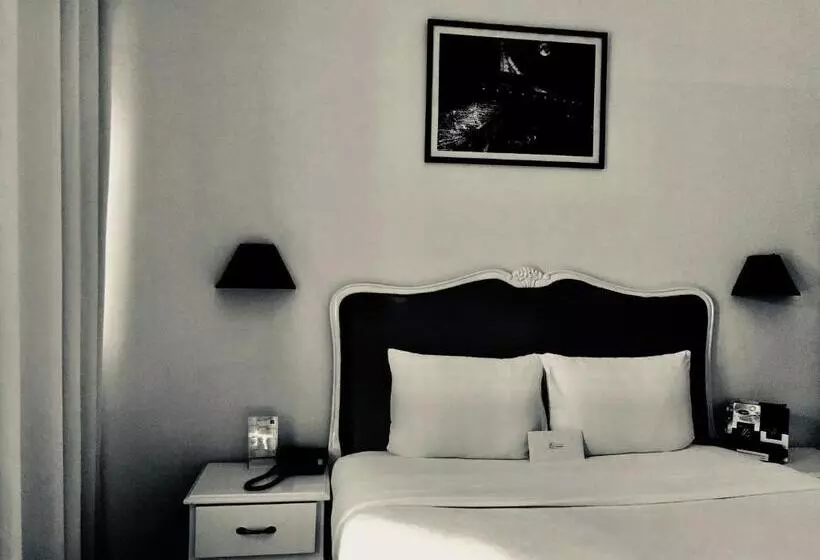 سوییت لوکس, Détente Hôtel