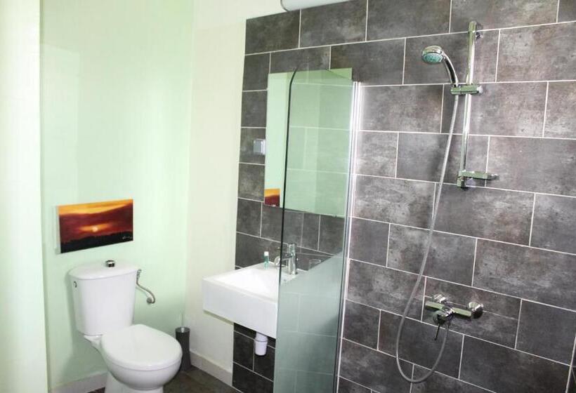 سوییت لوکس, Détente Hôtel