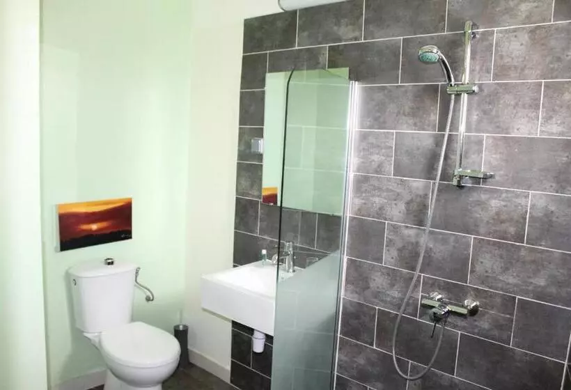 سوییت لوکس, Détente Hôtel