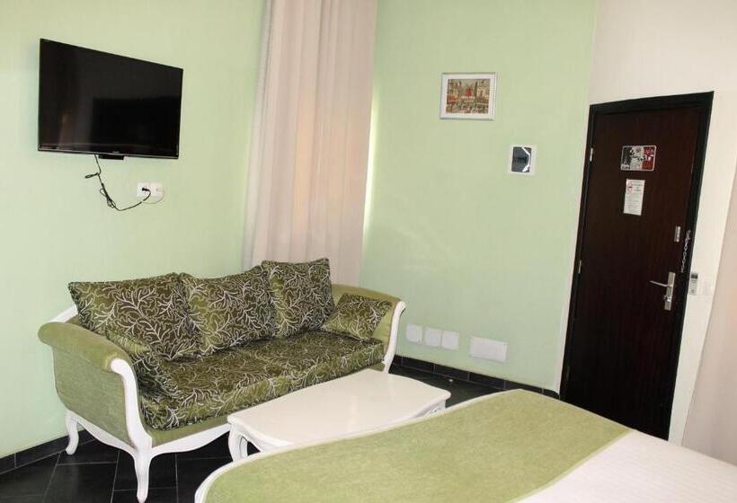 سوییت لوکس, Détente Hôtel