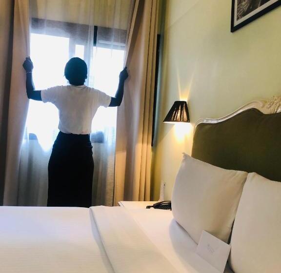 سوییت لوکس, Détente Hôtel