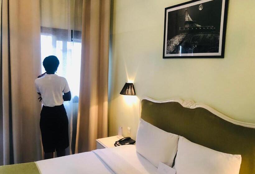 سوییت لوکس, Détente Hôtel