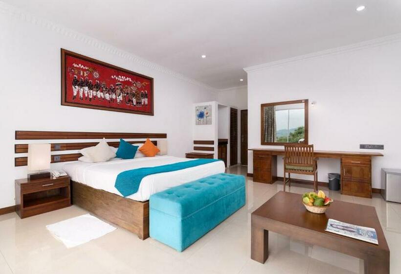 غرفة قياسية ثلاثية مطلة علي الحديقة, Elegant