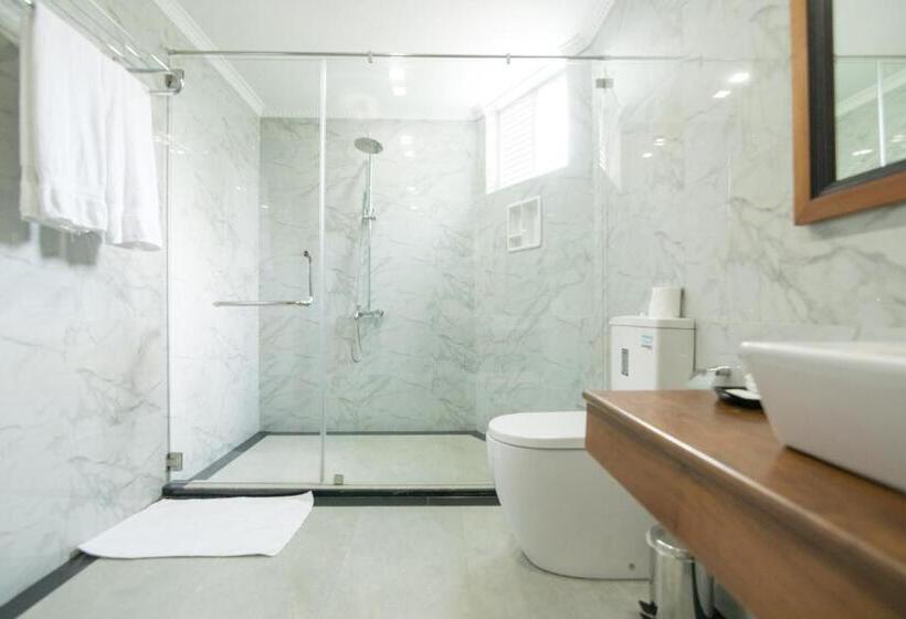 غرفة قياسية سرير كينج, Elegant