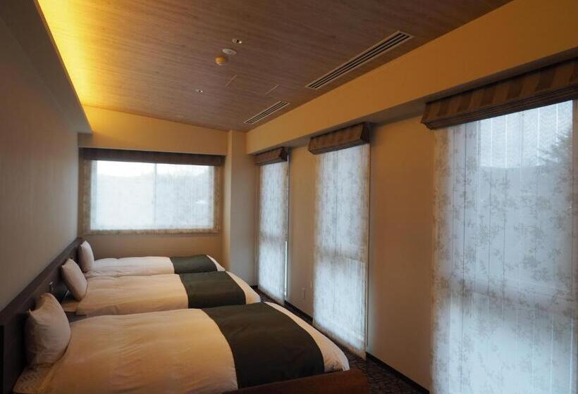 Camera Tripla Standard, Grandvert Kyukaruizawa