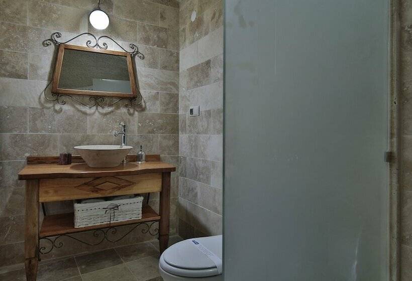 수피리어 룸, Lamihan Cave