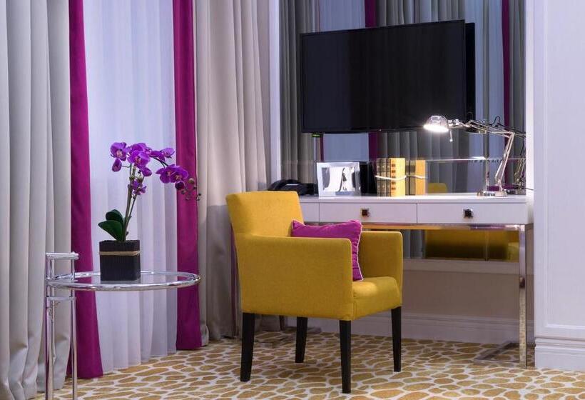 سوییت جونیور, Mirax Sapphire Boutique