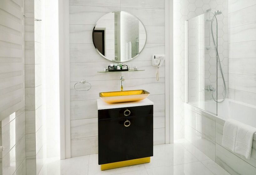 سوییت جونیور, Mirax Sapphire Boutique