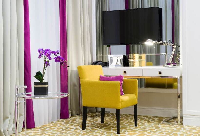 سوییت جونیور, Mirax Sapphire Boutique