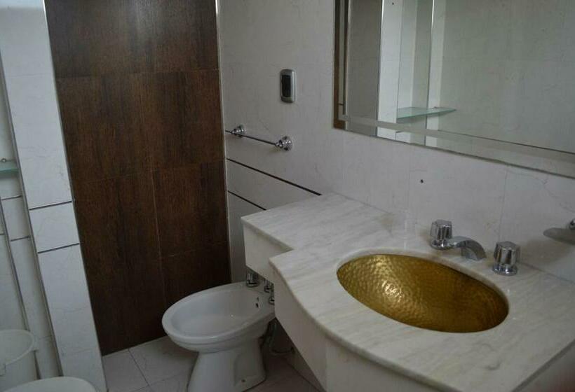 חדר קלאסי לארבעה, Petit