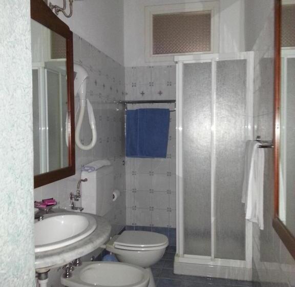 이코노이 4인룸, Poseidon