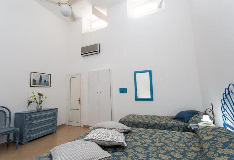 이코노이 4인룸, Poseidon