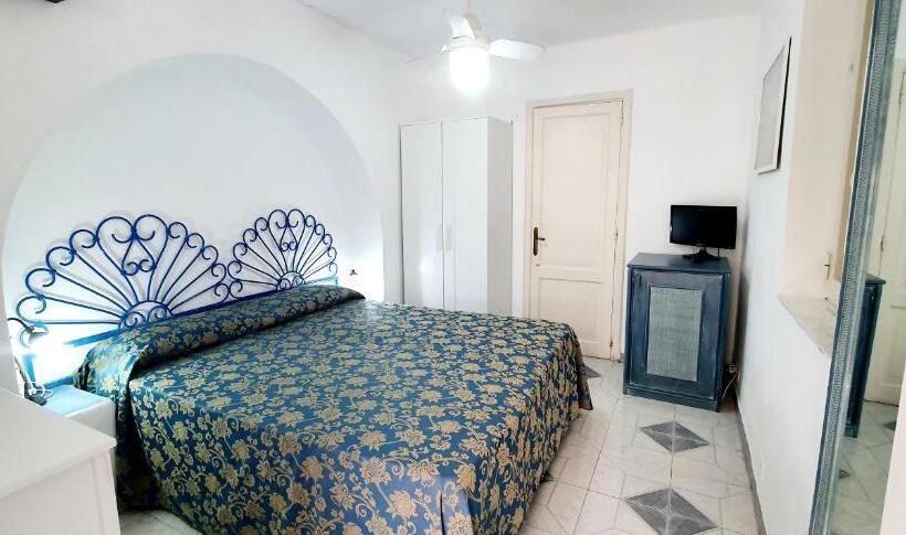 이코노미 룸, Poseidon