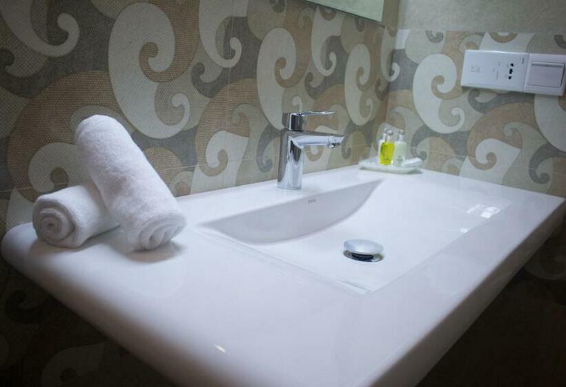 חדר דלוקס, The Suite 262