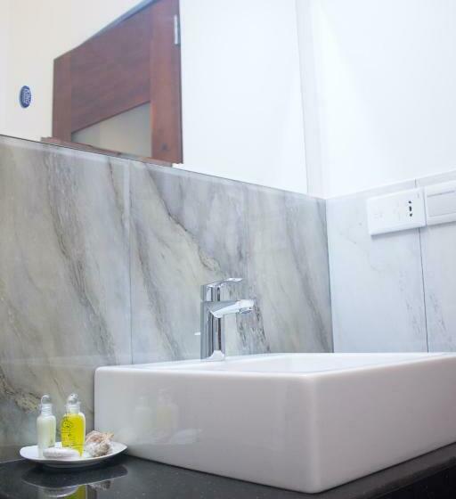 חדר סטנדרט, The Suite 262