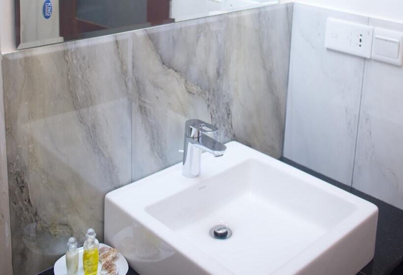 חדר סטנדרט, The Suite 262