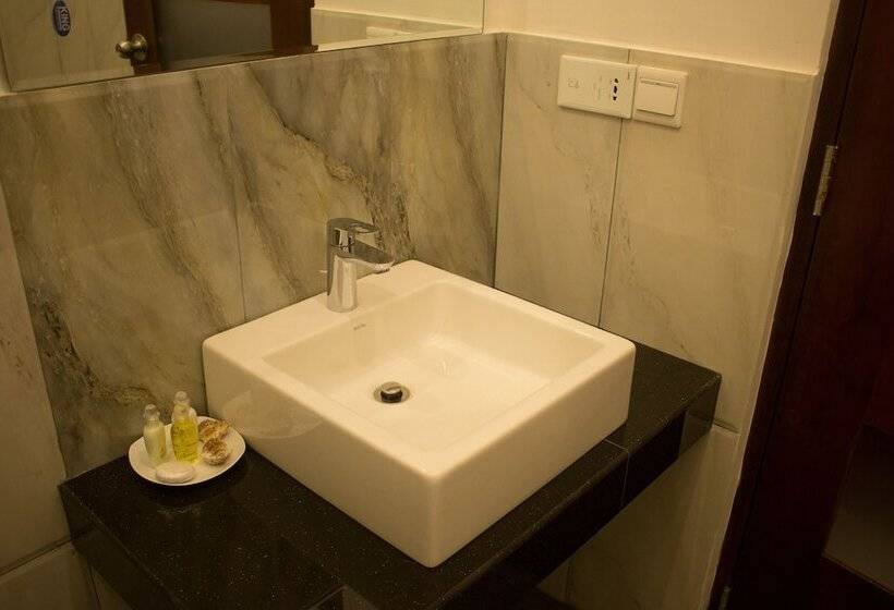 חדר סטנדרט, The Suite 262