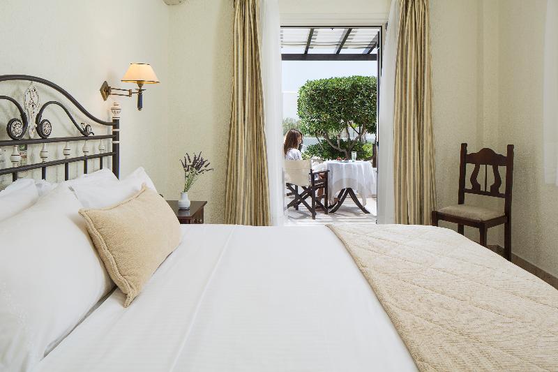 سوئیت جونیور با چشمانداز کوهستان, V Hotel Fujairah