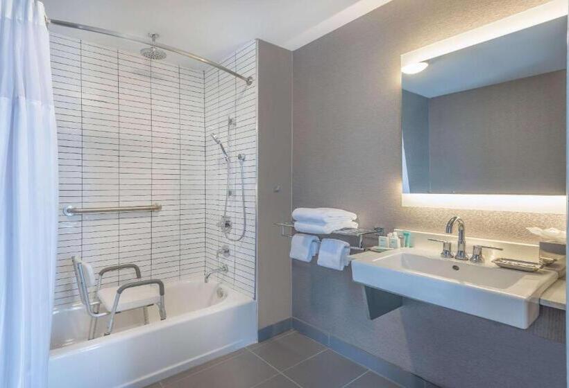חדר סטנדרט מותאם לאדם עם מוגבלויות, Wyndham Garden Laguardia South