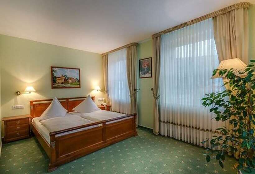 Номер Комфорт, Zur Burg Gmbh