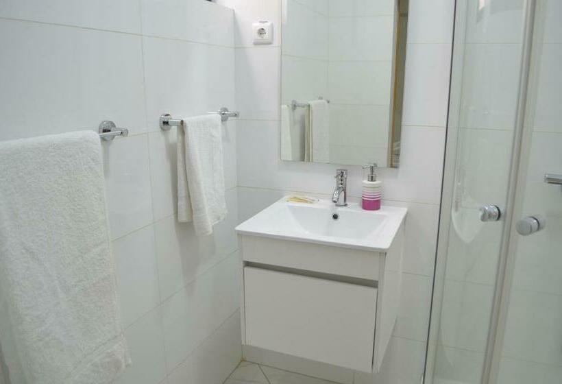 اتاق استاندارد, Lt Apart