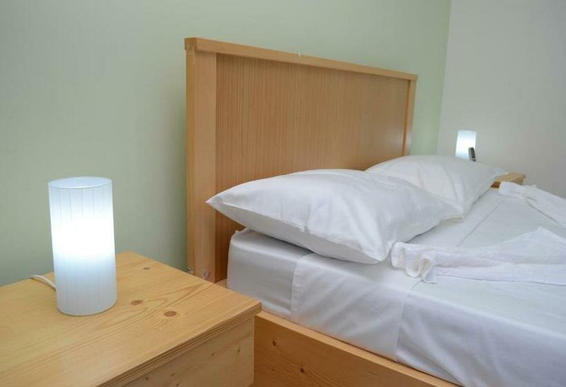 اتاق استاندارد, Lt Apart