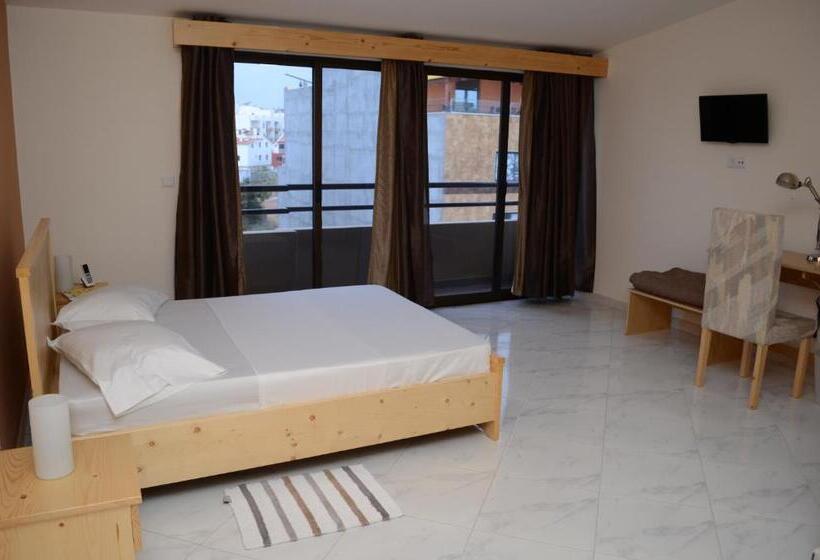 اتاق استاندارد با چشم‌انداز دریا, Lt Apart