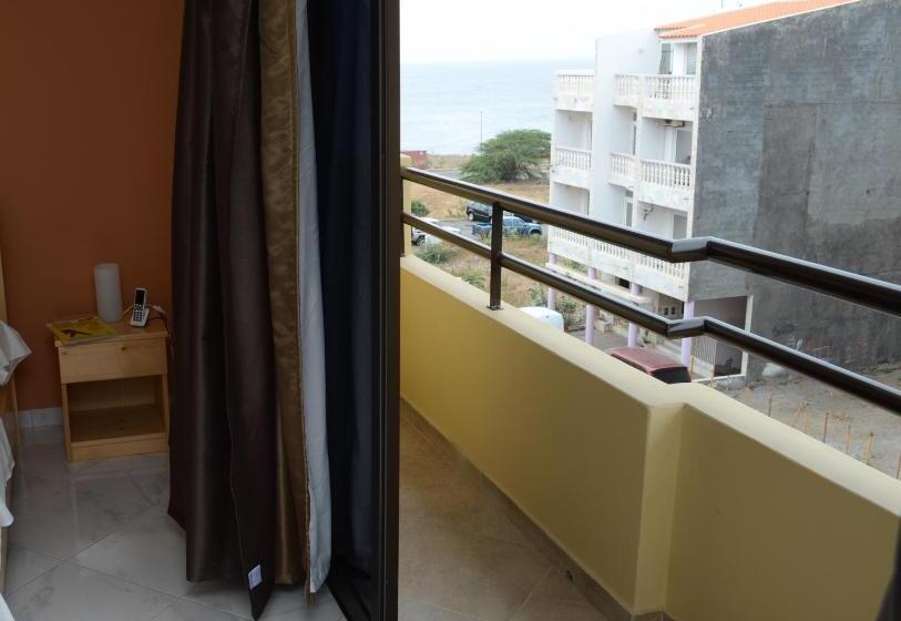 اتاق استاندارد با چشم‌انداز دریا, Lt Apart