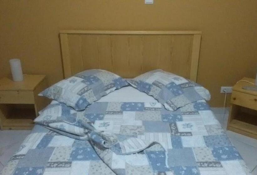 سوییت با چشم‌انداز دریا, Lt Apart