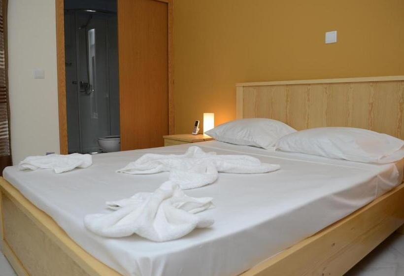 سوییت با چشم‌انداز دریا, Lt Apart