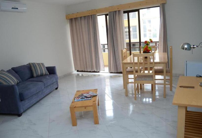 سوییت با چشم‌انداز دریا, Lt Apart