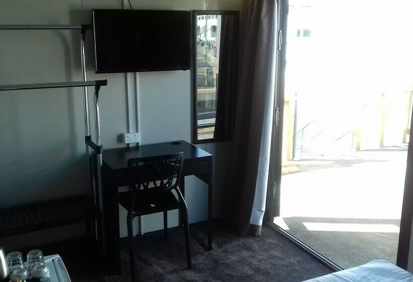 בקתה, Shooters Saloon Bar Hotel & Cabins