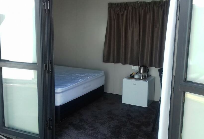 בקתה, Shooters Saloon Bar Hotel & Cabins