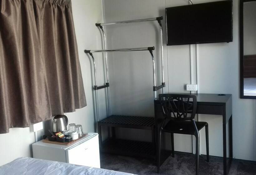 בקתה, Shooters Saloon Bar Hotel & Cabins