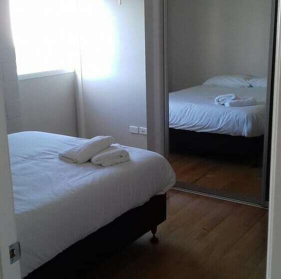 דירת שני חדרים, Shooters Saloon Bar Hotel & Cabins