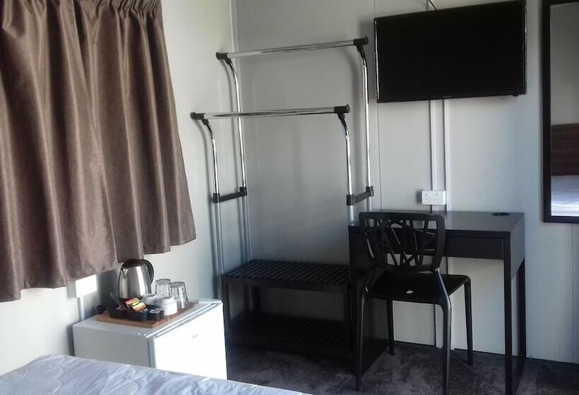 בקתה, Shooters Saloon Bar Hotel & Cabins