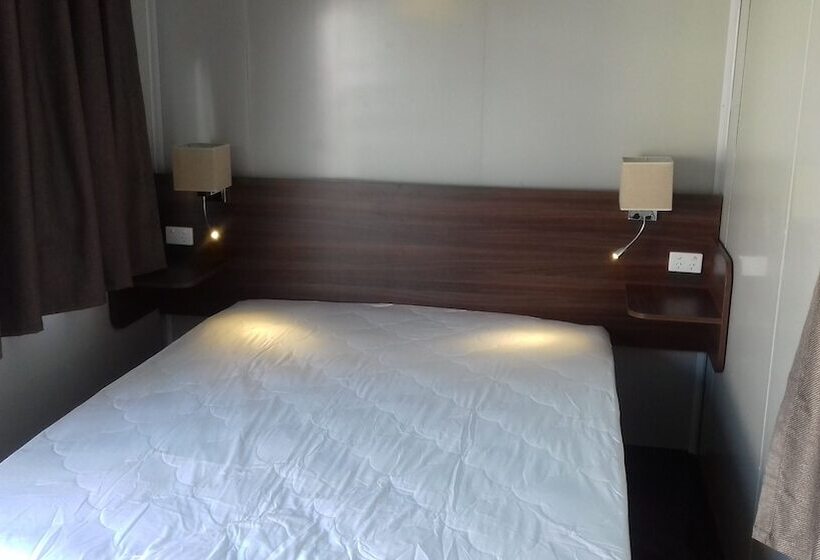كابينة, Shooters Saloon Bar Hotel & Cabins